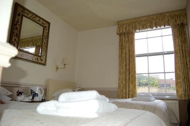 Whyte Harte Hotel Redhill  Exterior photo